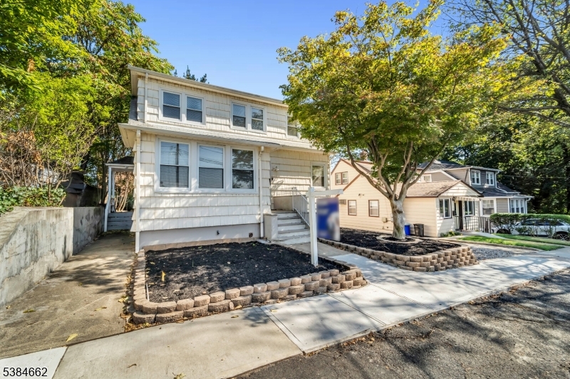 757 Ray Ave
