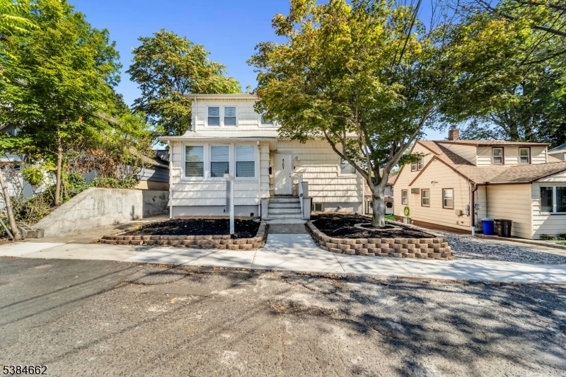 757 Ray Ave