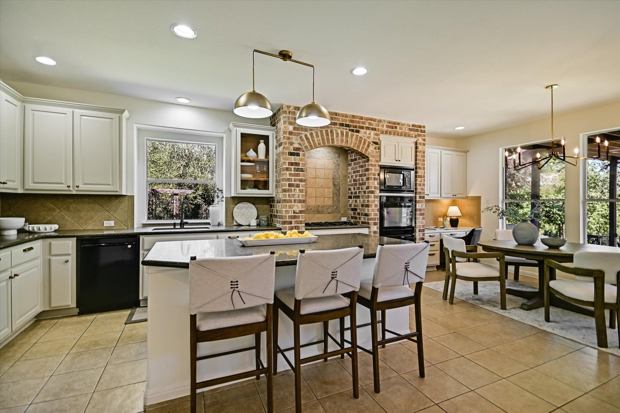 17120 Northlake Hills DR