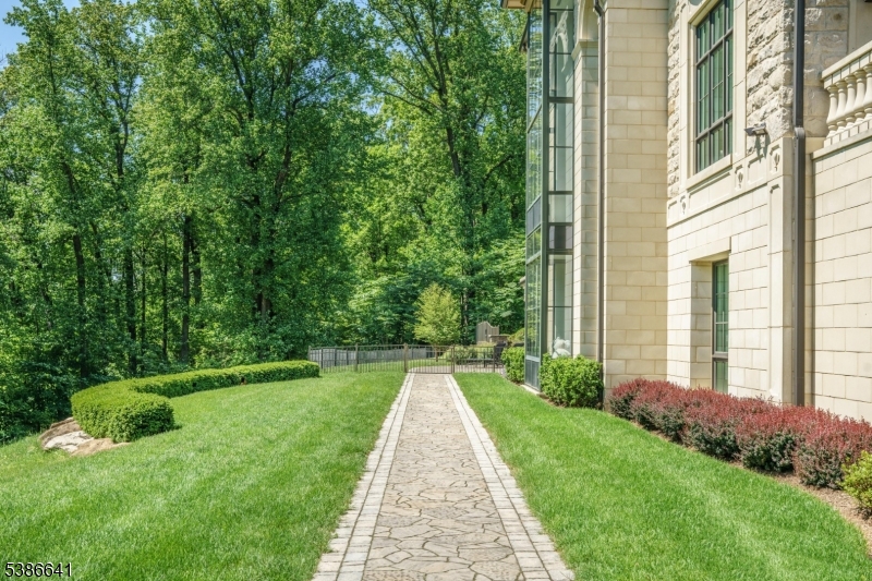 4 MASON HILL ROAD