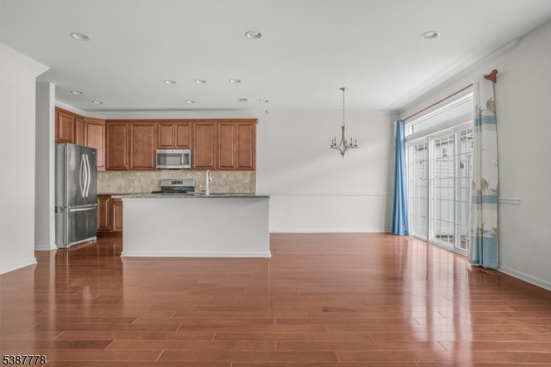 11 CORTLAND PLACE