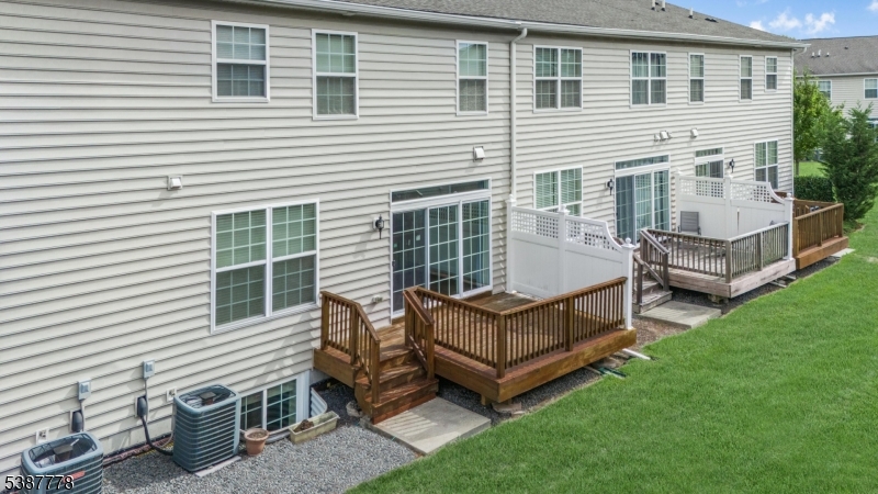 11 CORTLAND PLACE