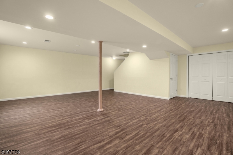 11 CORTLAND PLACE