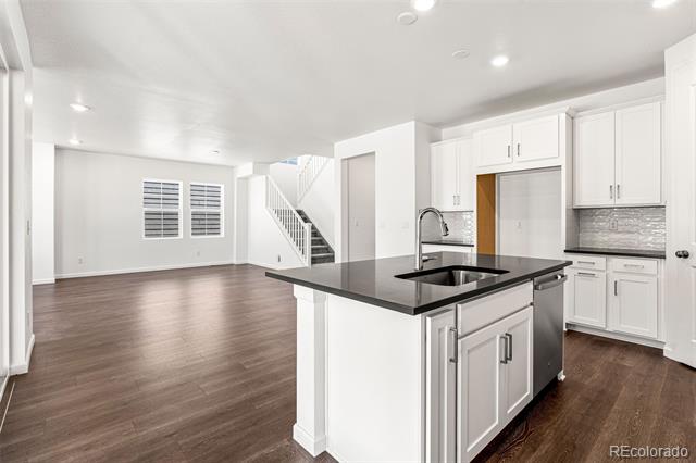 8942 Whiteclover Street