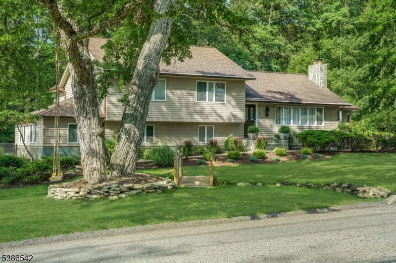 23 CHUCKANUTT DRIVE