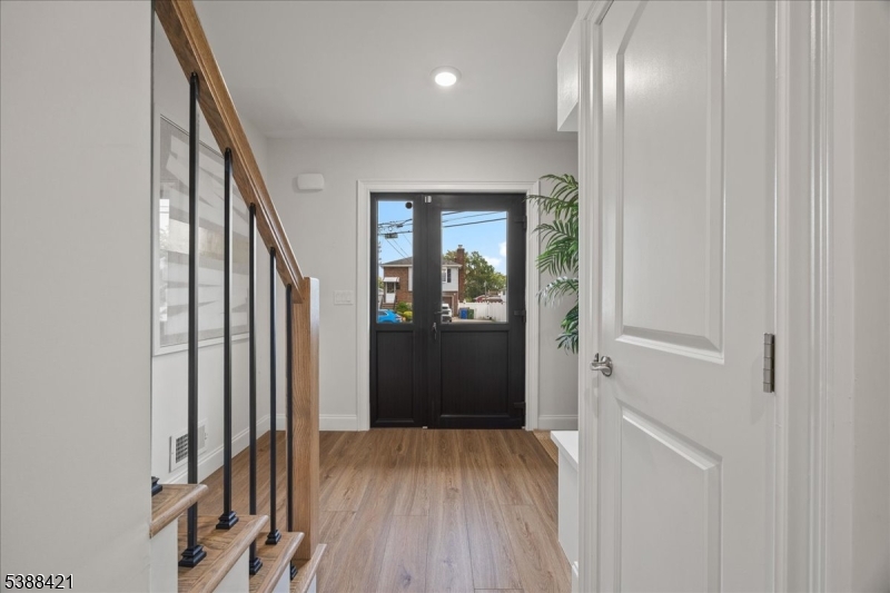 909 Bergen Ave