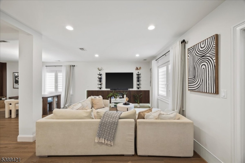 909 Bergen Ave