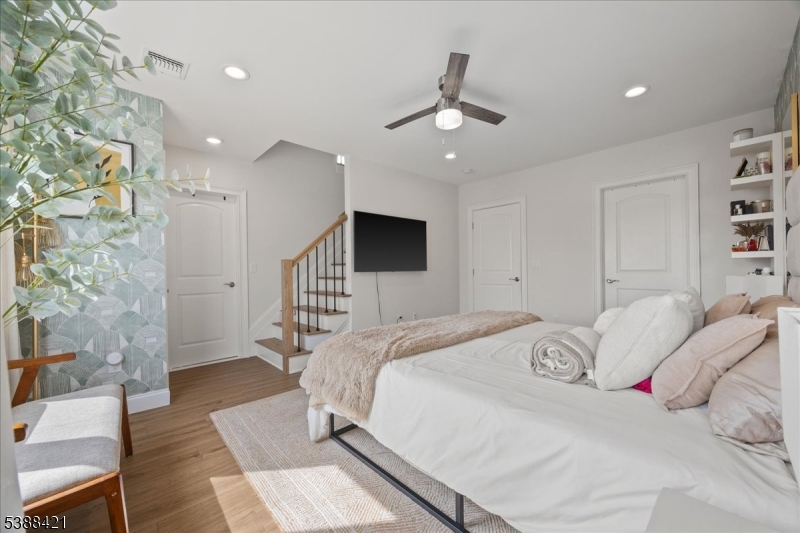 909 Bergen Ave