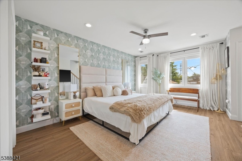 909 Bergen Ave