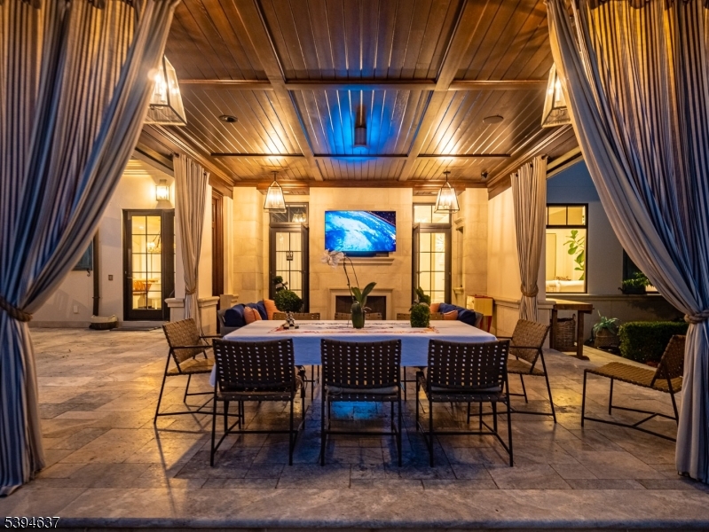 7 & 11 Stokes Farm Rd