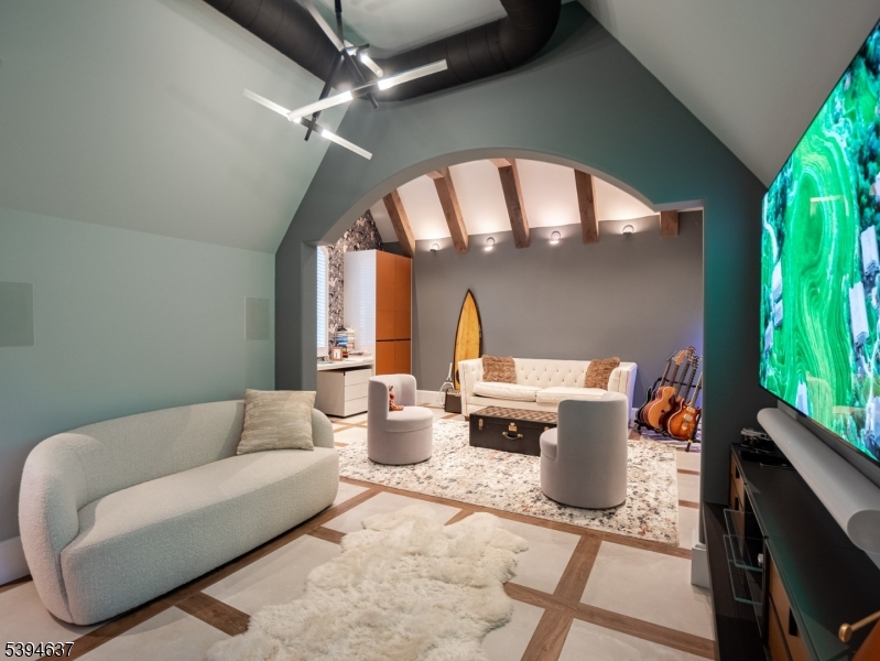 7 & 11 Stokes Farm Rd