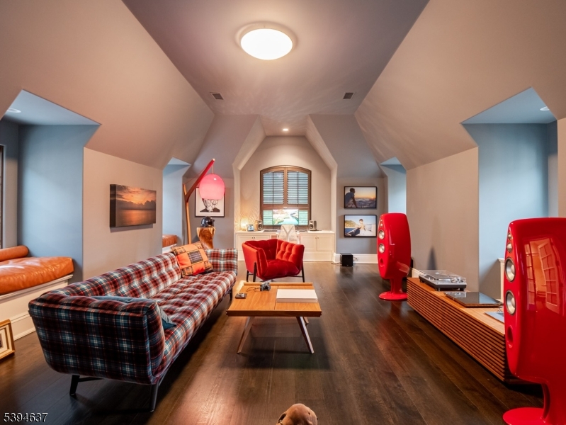 7 & 11 Stokes Farm Rd