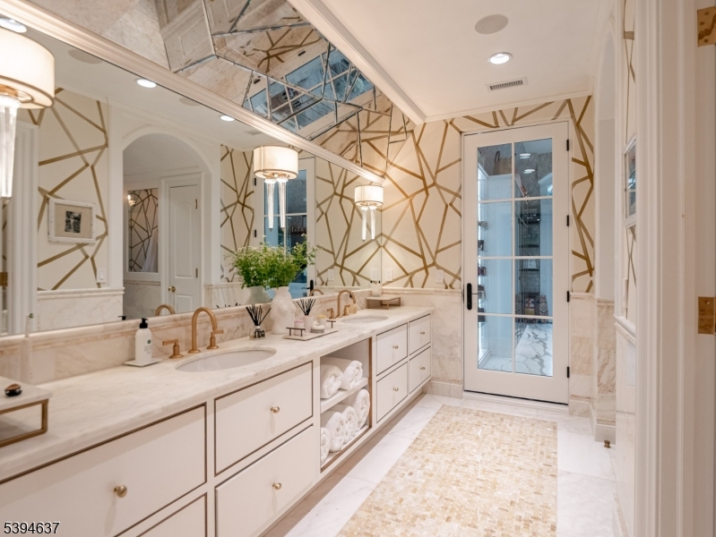 7 & 11 Stokes Farm Rd