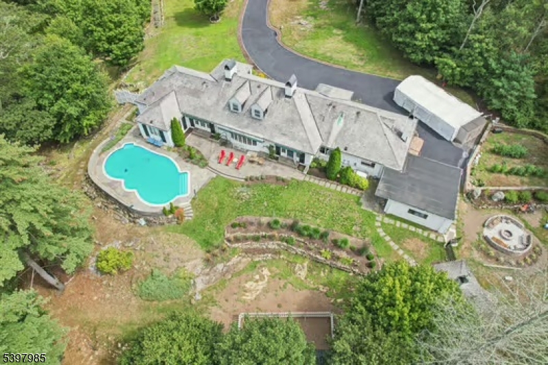 18 Pepperidge Tree Ter