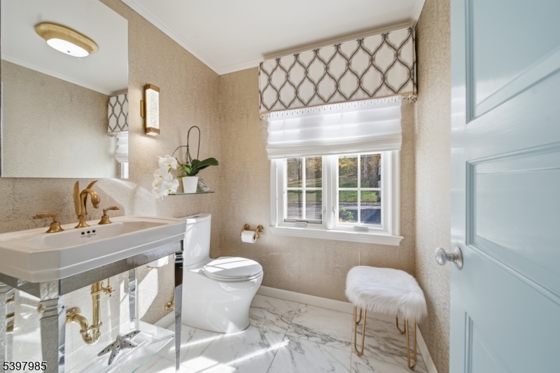 18 Pepperidge Tree Ter