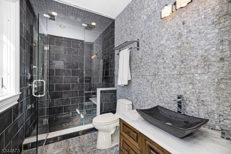 105 Chestnut Ridge Rd