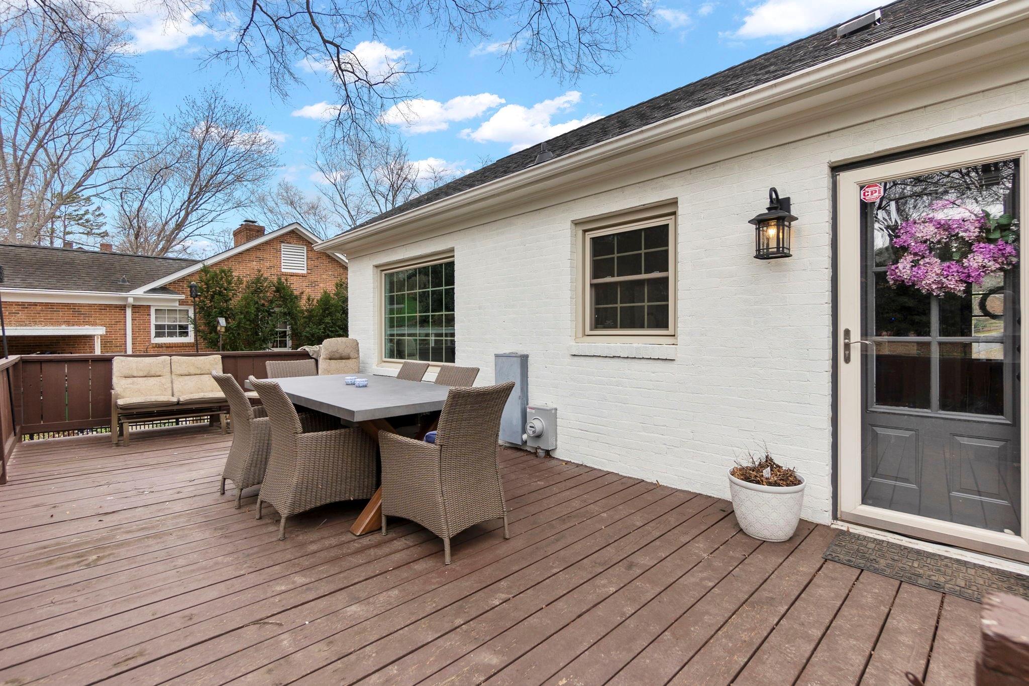 3908 Riverbend Road