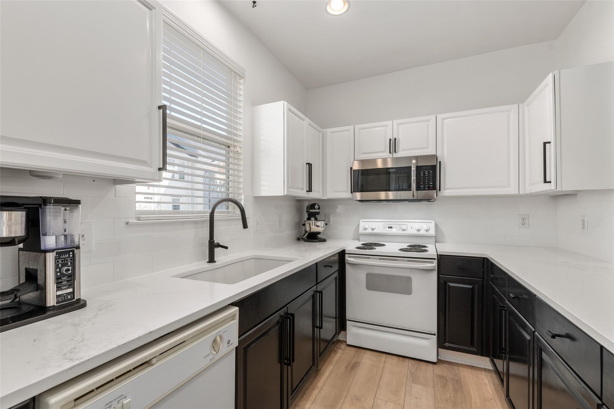 14230 Richmond Park Avenue