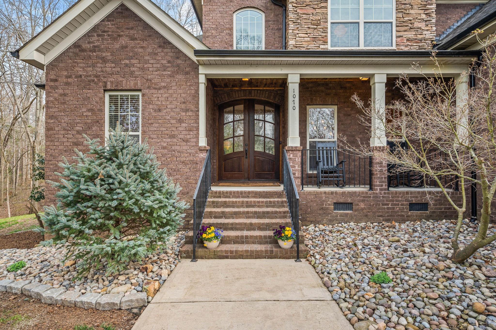 1070 Ridgeview Court