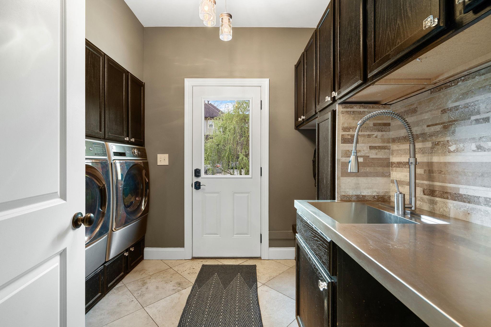 1070 Ridgeview Court