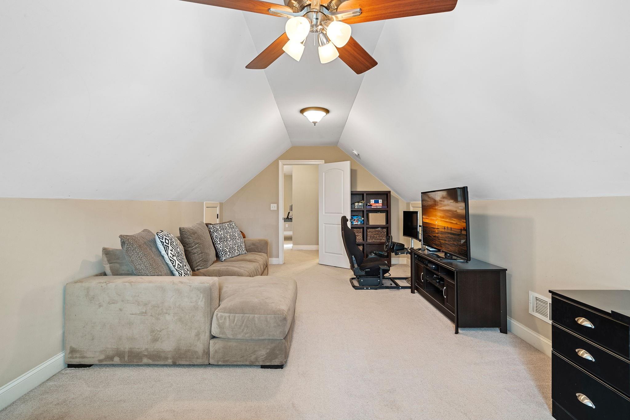 1070 Ridgeview Court