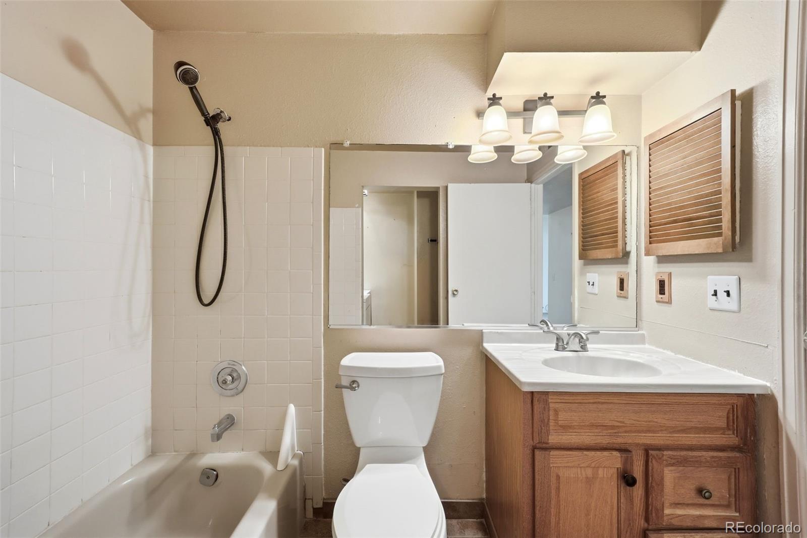 907 S Yampa Street Unit: 208