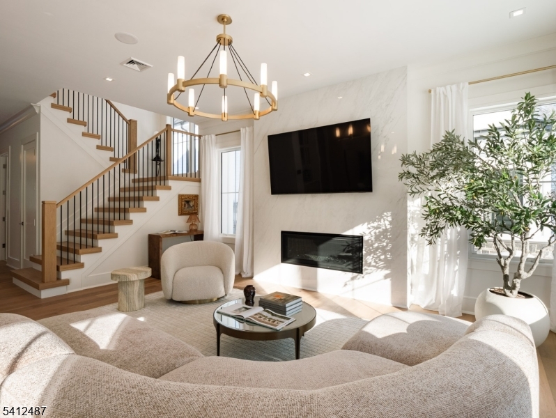 16-18 Paris Ave 14