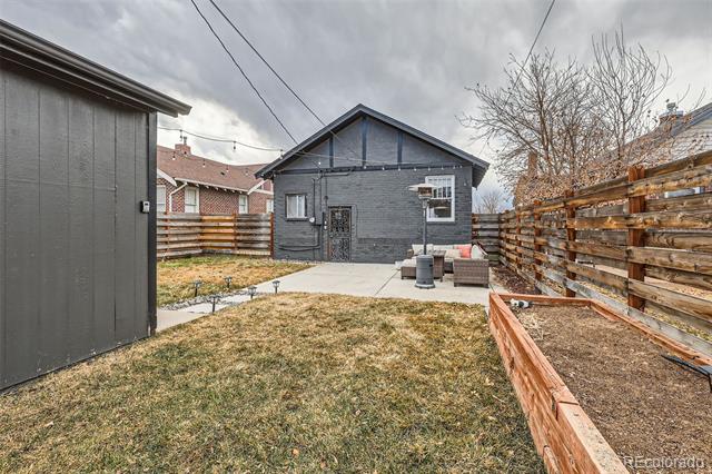 3138 N Josephine Street