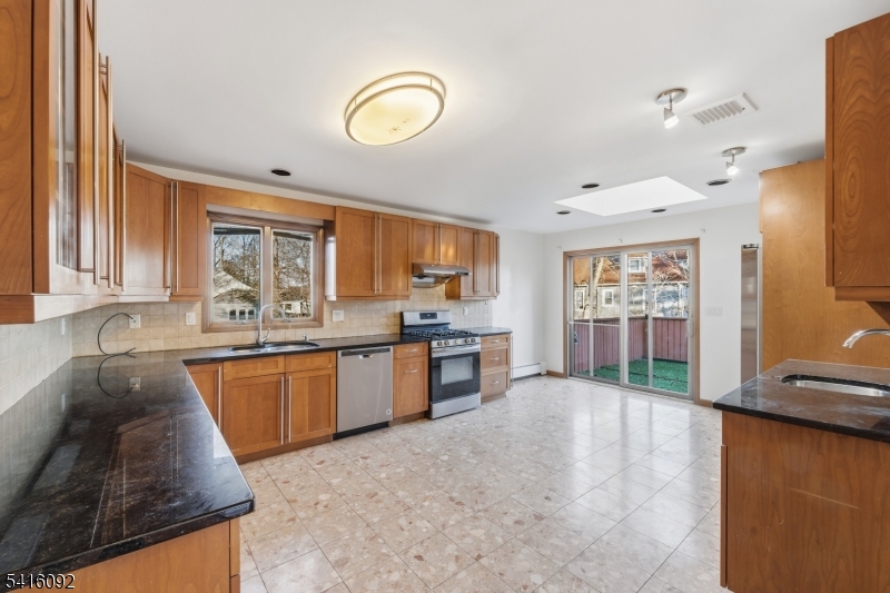 325 High St