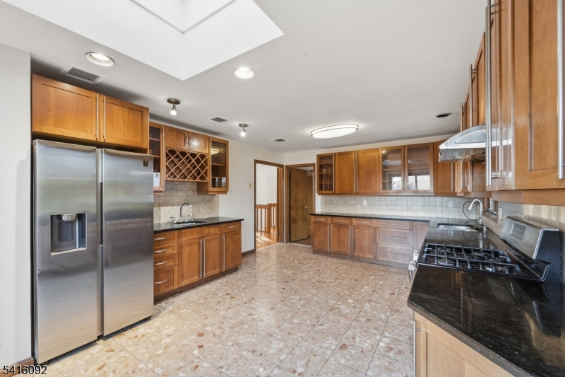 325 High St