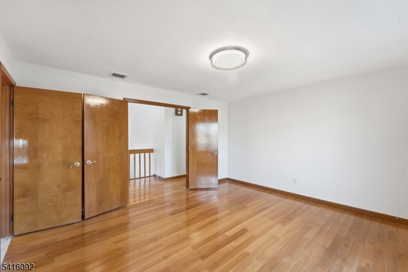 325 High St