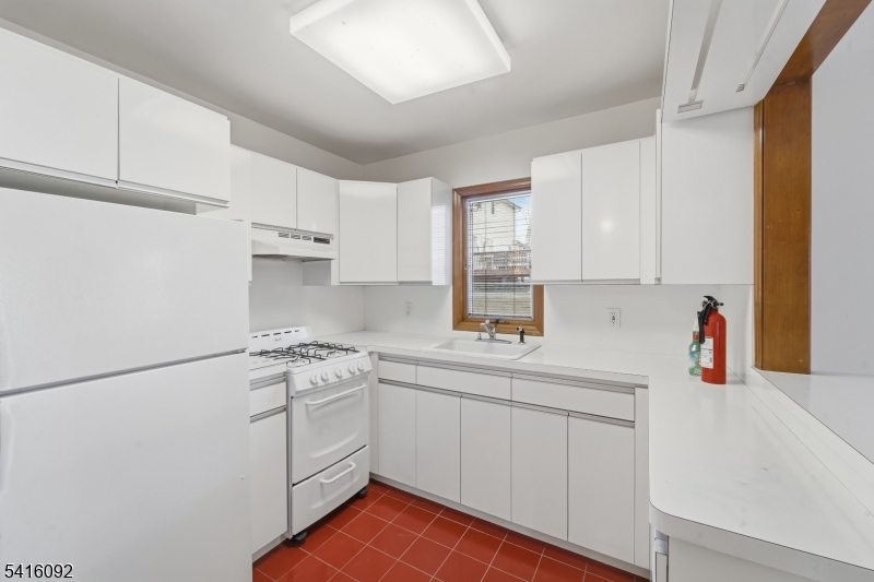 325 High St