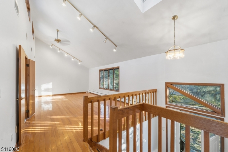 325 High St