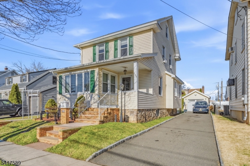 968 Moessner Ave