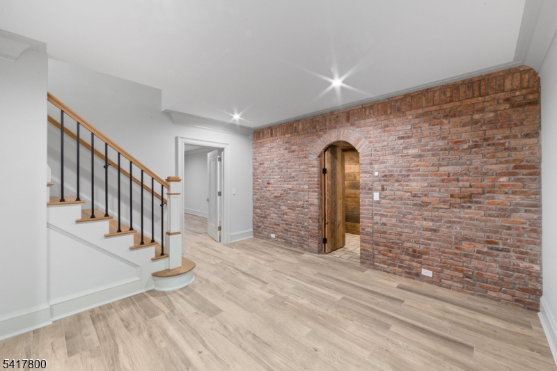 104 Chestnut Ridge Rd