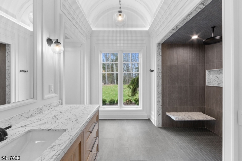 104 Chestnut Ridge Rd