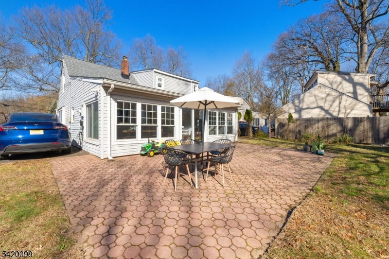 15 Nestro Rd