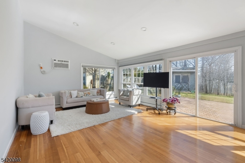 15 Nestro Rd