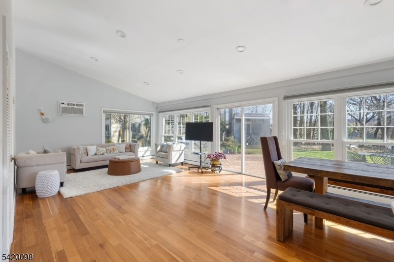 15 Nestro Rd