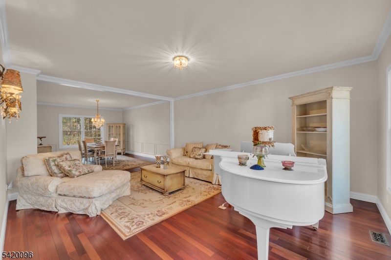 136 Tappan Rd