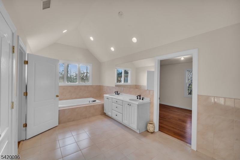136 Tappan Rd