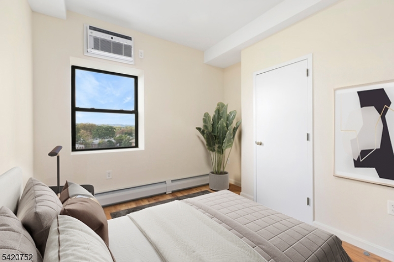 520 Belleville Ave N215
