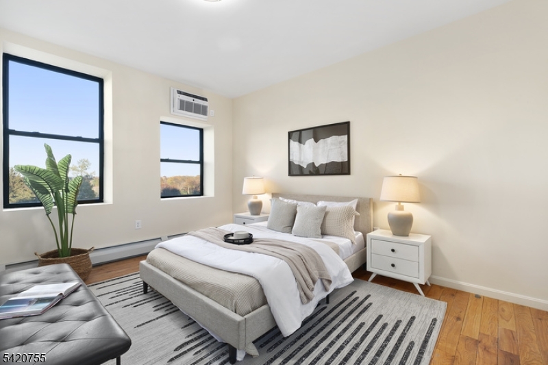520 Belleville Ave N101