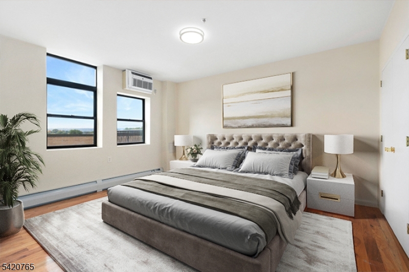 520 Belleville Ave S401