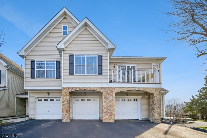 37 Mountainside Dr