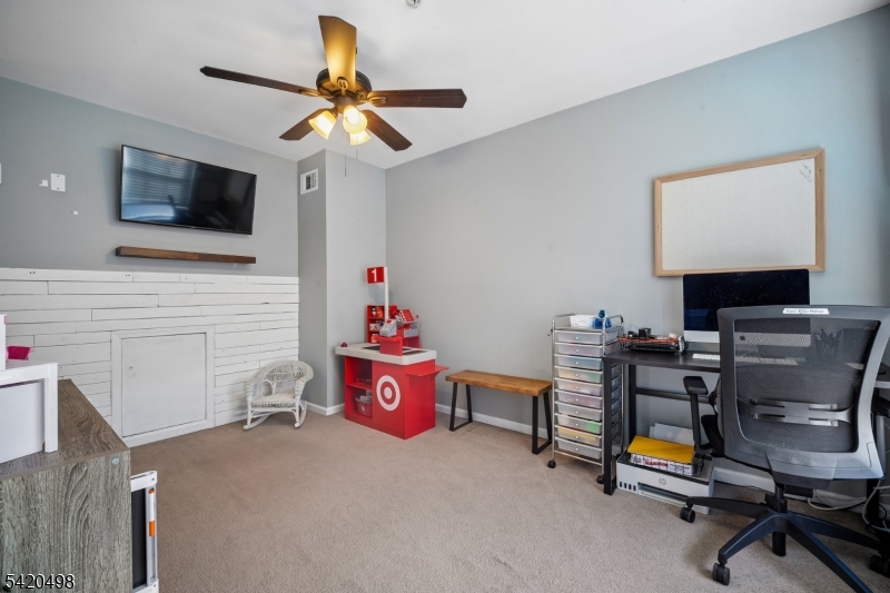 37 Mountainside Dr
