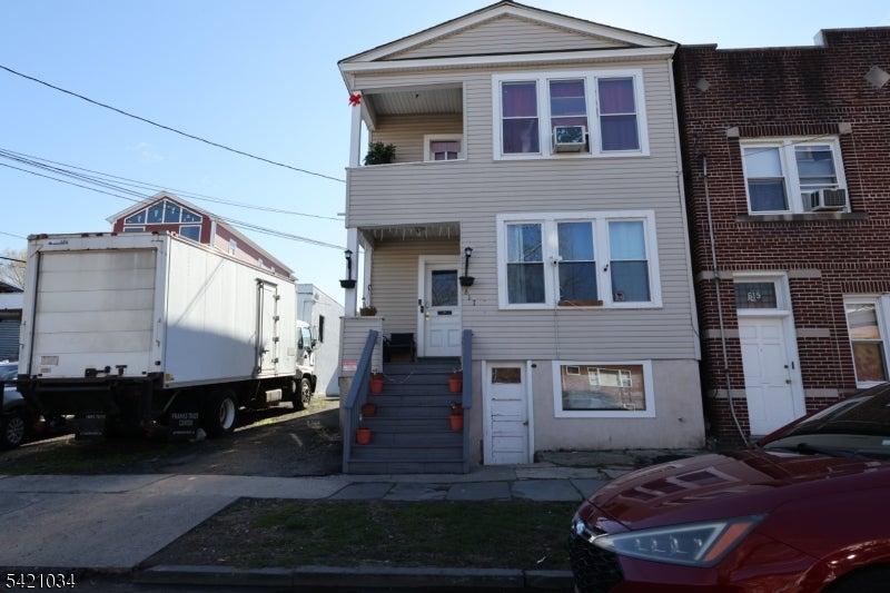 617 N 8Th St