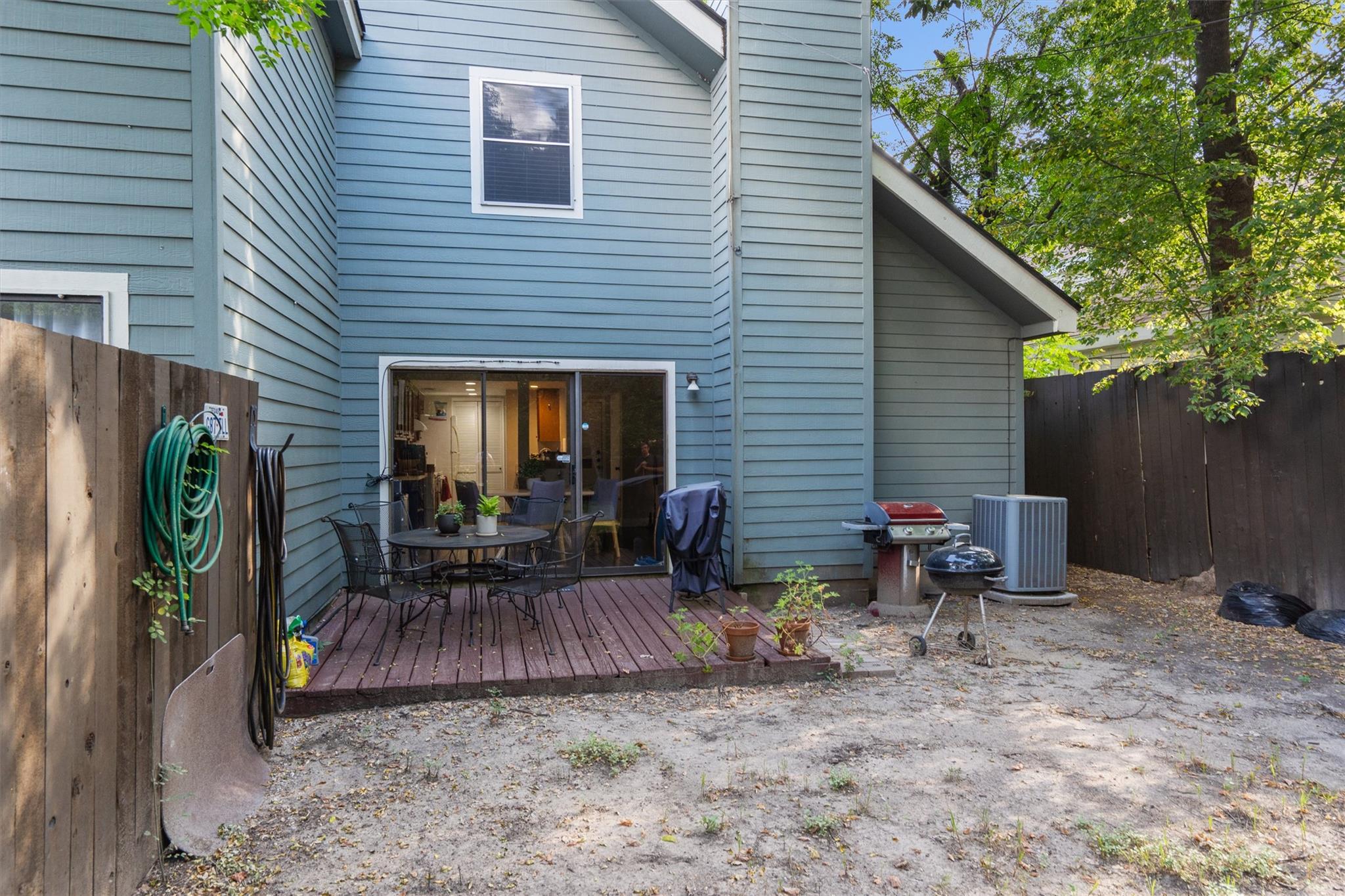 2414 Jones RD