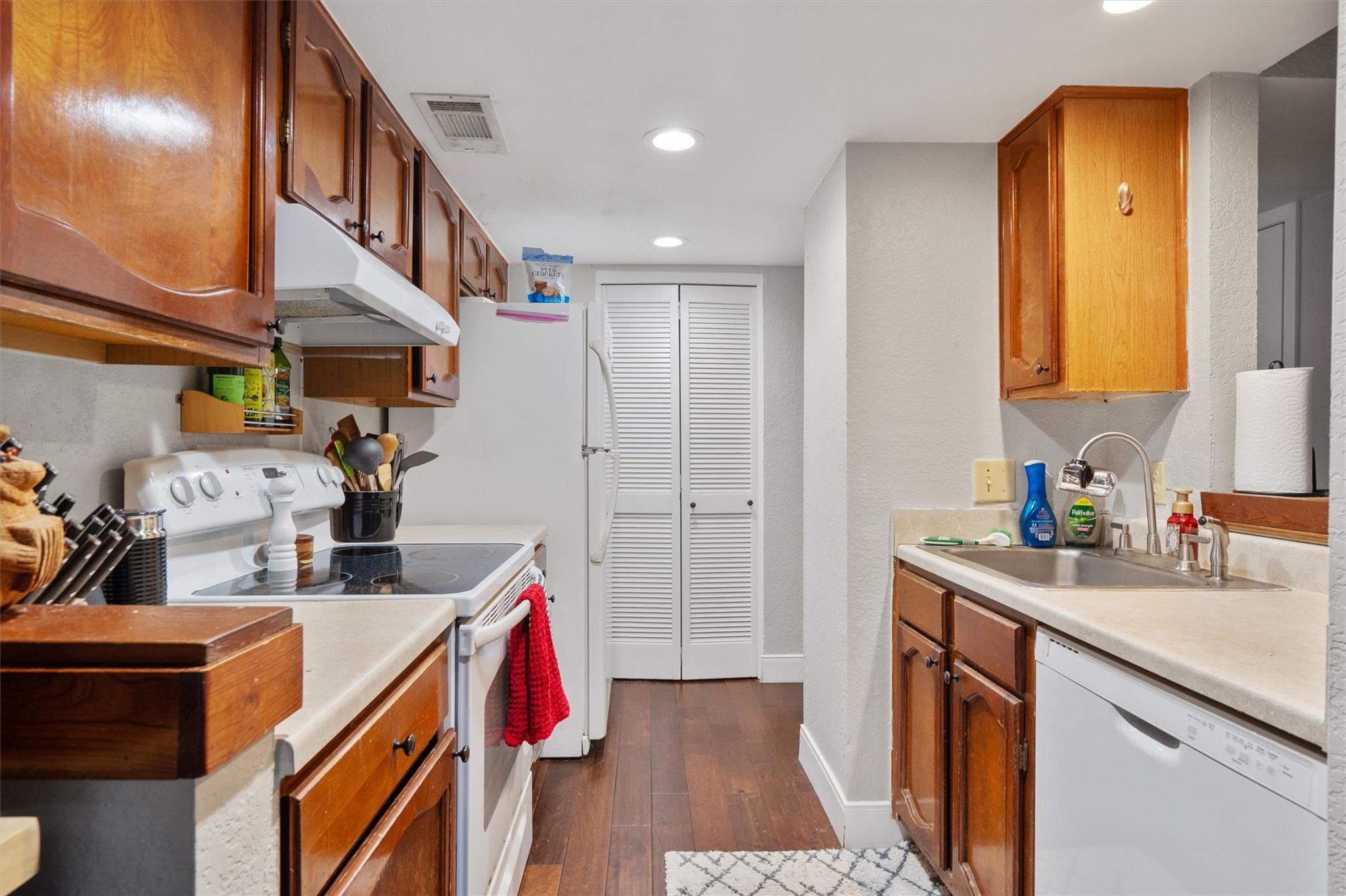2414 Jones RD