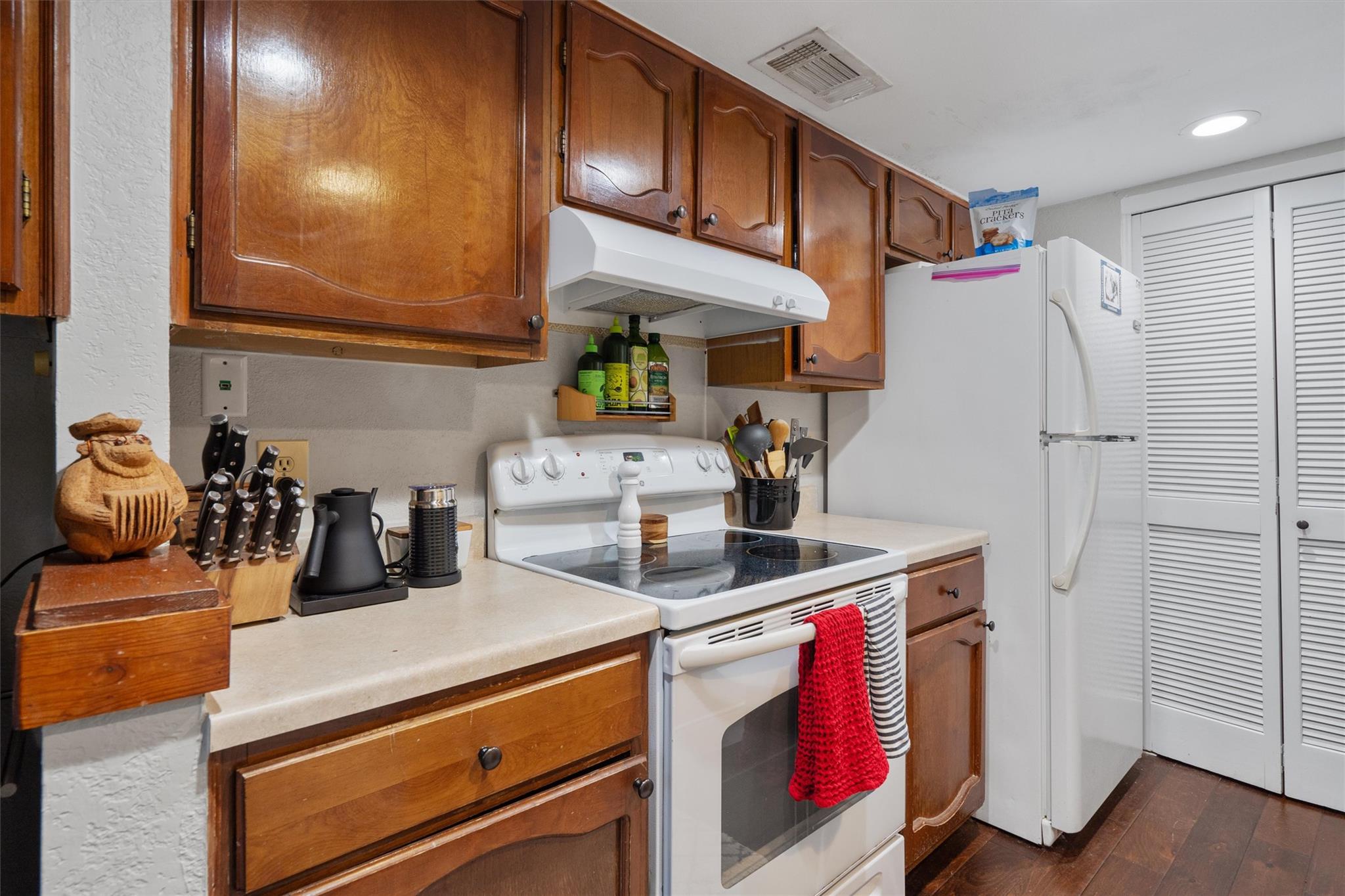 2414 Jones RD